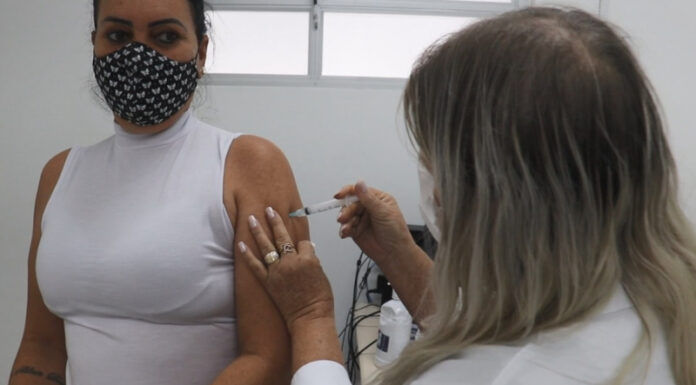 Navegantes vacinará pessoas de 55 a 56 anos contra o coronavírus neste sábado