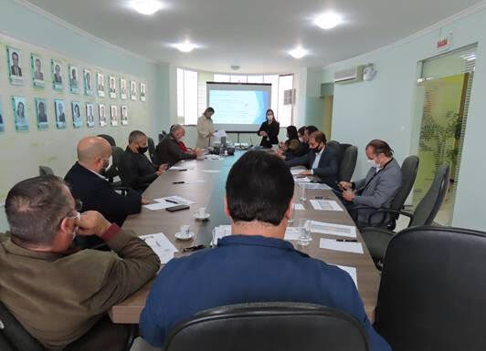 Prefeitos da AMFRI aprovam criação de Colegiado de Desenvolvimento Econômico