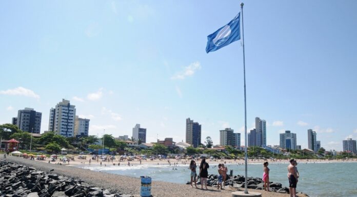 Balneário Piçarras é aprovada pelo Programa Bandeira Azul Brasil