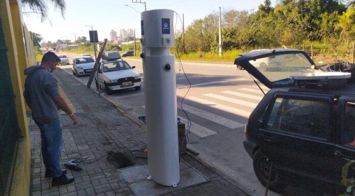 Balneário Piçarras instala totem de monitoramento na Escola Professora Francisca Borba