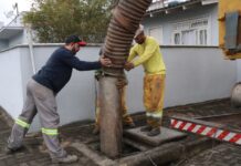 Secretaria de Obras realiza limpeza de valas com hidrojateamento