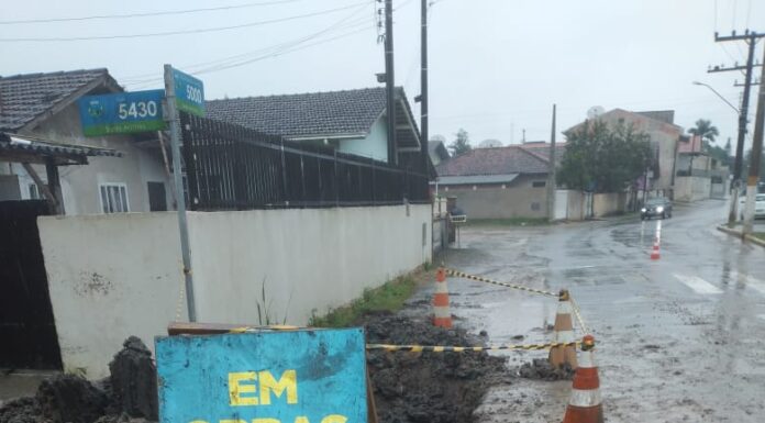 Chuva deixa pontos de alagamentos em Balneário Piçarras e vias foram interditadas na região