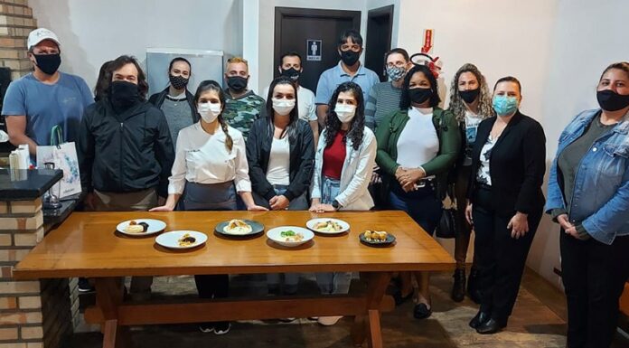 Estabelecimentos participantes do 4º Festival Gastronômico Um Mar de Sabores participam de oficina de elaboração de pratos