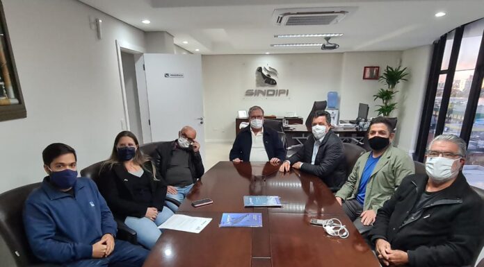 Naatz discute reivindicações do setor pesqueiro de Itajaí e região