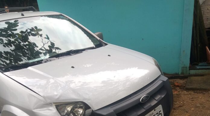 Acidente termina em confusão e furto de placa no Bairro de Armação em Penha