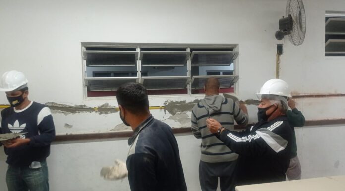 Moradores aprovam cursos de capacitação de costura a manutenção predial