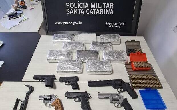 Laboratório de refinaria de cocaína é fechado pela Polícia Militar em Itajaí