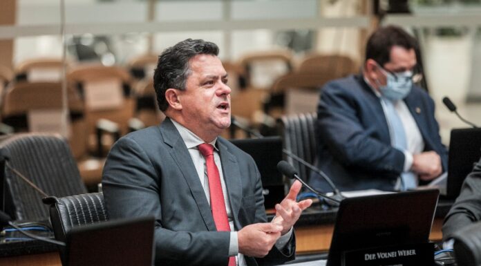 Deputado Ivan Naatz acompanha audiência em Brasília para conseguir recursos para duplicação da BR 470