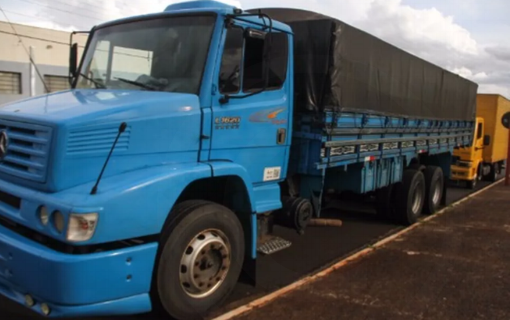 Pai e filho de Penha são presos por roubo de caminhões na região