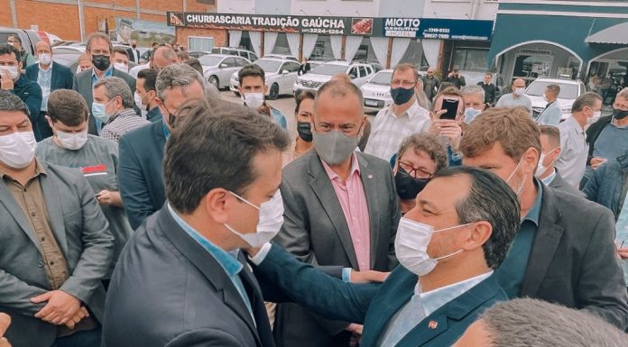 Prefeito de Penha participa da cerimônia da obra de duplicação das rodovias federais