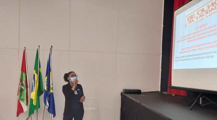 Curso de Capacitação Amigo do Turista prepara comerciantes para temporada de verão em Balneário Piçarras