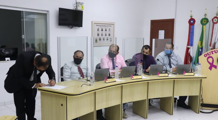 Prefeitura tenta barrar projeto do vereador Ferrão, mas oposição derruba o veto