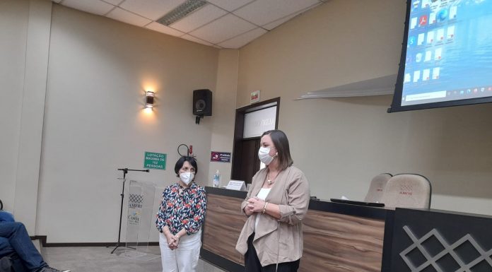 AMFRI se reúne com técnicos da Secretaria Estadual de Educação para abordar oferta do Ensino Fundamental e Médio