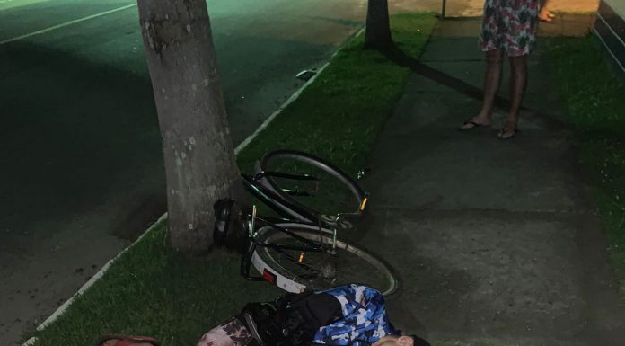 Briga de casal termina com homem esfaqueado pela esposa em Navegantes