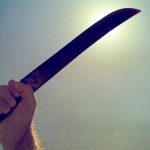 Homem é atacado a golpes de facão e fica em estado grave em Ilhota