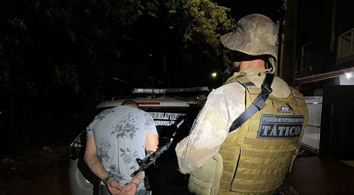 Homem é preso por tráfico de drogas e posse ilegal de arma de fogo no Itacolomi