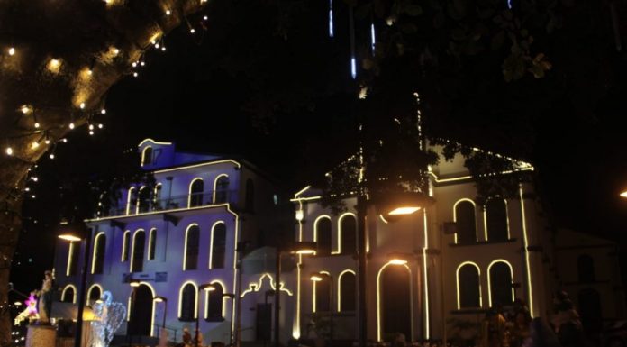 Empresa paranaense descumpre prazos e deixa Balneário Piçarras sem decoração natalina