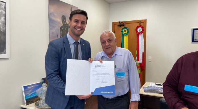 Deputado Felipe Estevão anuncia recurso para compra de equipamentos para educação de Penha
