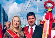 Piçarrense Raphael Neves e Andrea Maria Borba recebem as bênçãos para visita da Bandeira do Divino