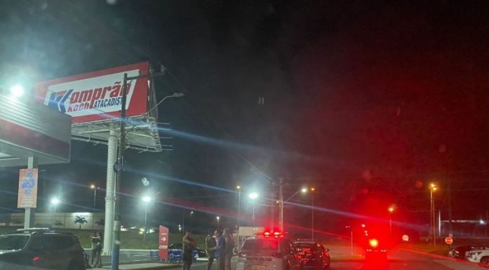 Suspeito é baleado durante ação da PM no Beco da Querosene em Balneário Piçarras