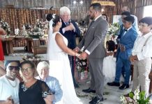 Ronaldinho Gaúcho prestigia festa de casamento em Penha