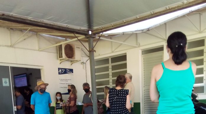 Pacientes esperam até 3 horas por exame na Central da Covid em Balneário Piçarras