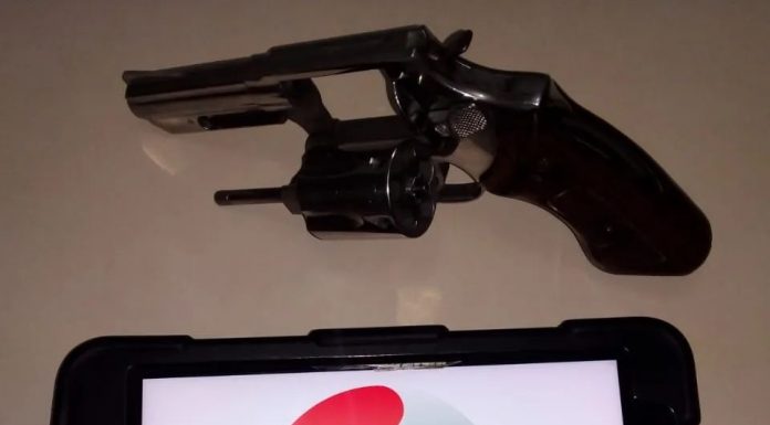 Homem é preso por portar arma de fogo e atirar contra wiskeria em Barra Velha