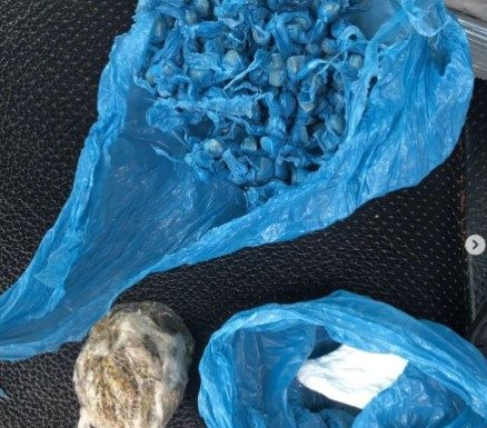 PM apreende drogas e duas pessoas são detidas em Itajuba