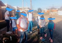 Crianças de Balneário Piçarras pegam transporte escolar superlotado diariamente