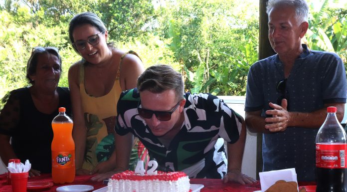 Abel Veiga completa 42 anos na companhia da família e amigos em Itapema