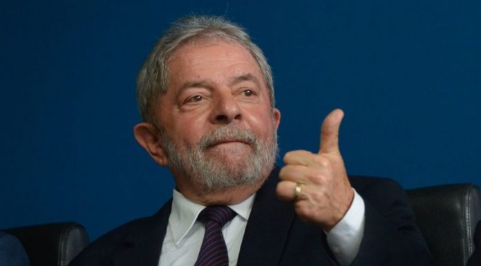 Lula inicia pré-campanha presidencial com visita a Santa Catarina