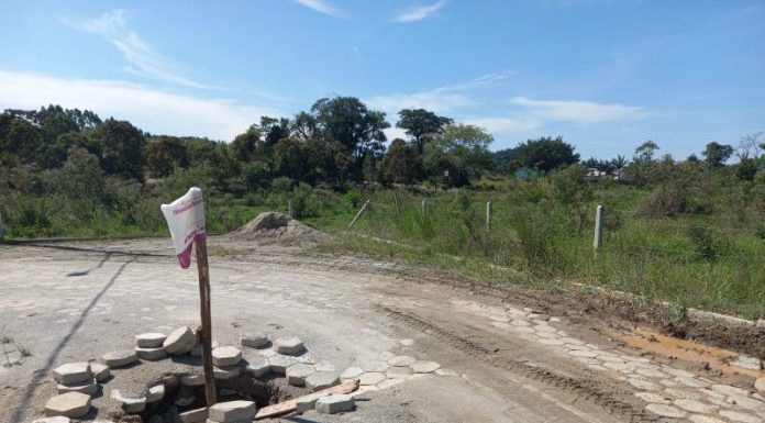 Ruas do loteamento Santa Clara em Itajaí estão intransitáveis