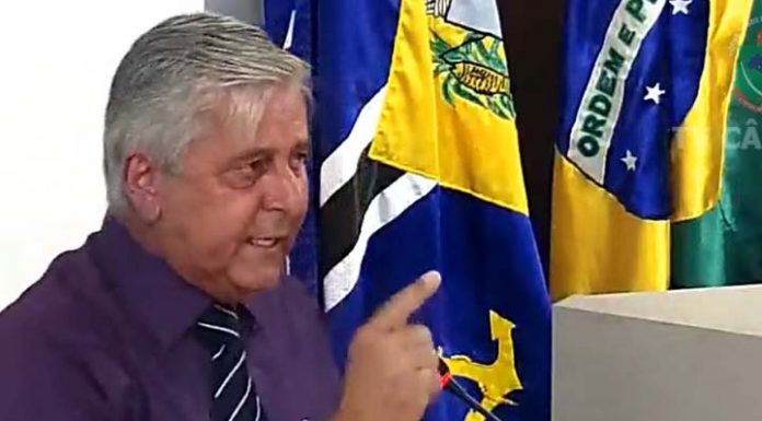 Vereador João Bento e Lucas Maia batem boca no plenário da Câmara de Balneário Piçarras