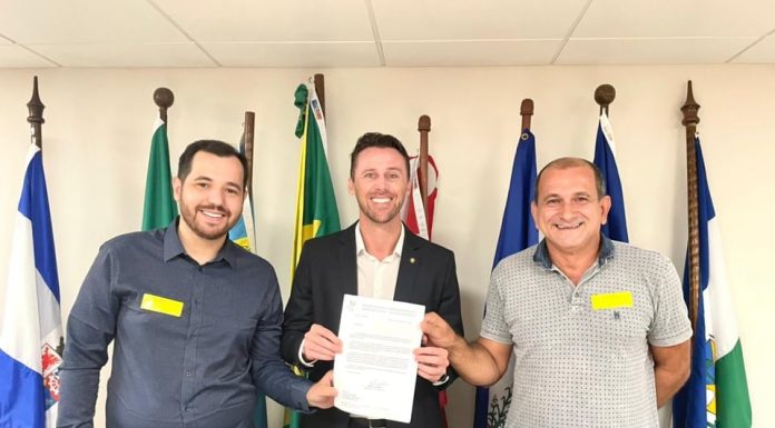 Vereadores Juninho e Lito garantem emendas de R$ 1 milhão para Penha com apoio de deputado