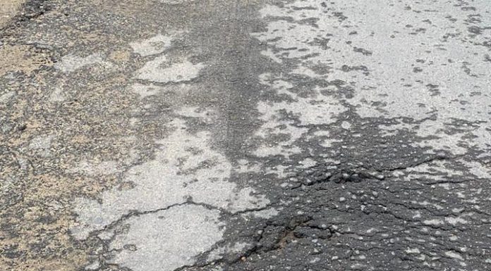 Vereador Tibeco aponta problemas em ruas recém asfaltadas