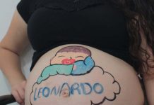 Pintura na barriga das gestantes mostra posição do bebê