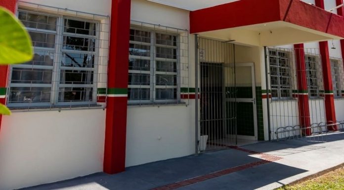 Professor da escola Manoel Henrique de Assis é suspeito de assédio dentro da sala de aula