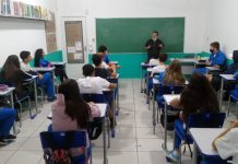 Alunos de Balneário Piçarras recebem palestra sobre Direitos do Consumidor