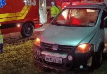 Motorista perde o controle do carro e vai parar no acostamento da rodovia em Barra Velha