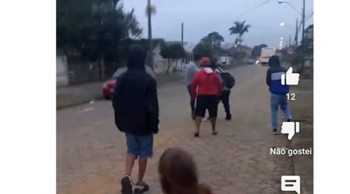 Gangue de adolescentes de Balneário Piçarras mostra brigas e covardia em canal do Youtube