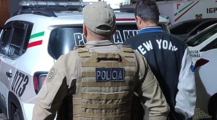 Homem com dois mandados de prisão em Itapema é preso no centro de Balneário Piçarras