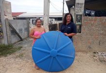 Moradoras de Penha são contemplados com doação de caixa d´água