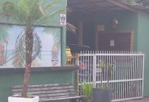 Moradores de Penha denunciam restaurante por “emporcalhar” a beira mar do Trapiche