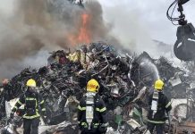 Bombeiros controlam incêndio em ferro velho de Navegantes