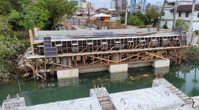 Chuvas atrasam entrega da obra da ponte do Gravatá em Penha