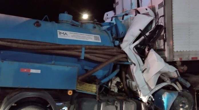 Motorista morre ao bater na traseira de caminhão na BR 101 em Porto Belo