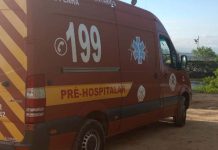 Bombeiros voluntários de Penha resgatam 3 pessoas de caiaque à deriva
