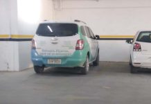 Carro oficial da prefeitura de Piçarras é flagrado na Loja Fiori em horário de expediente
