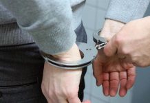 Filho bate na mãe querendo dinheiro para comprar drogas