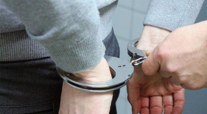 Filho bate na mãe querendo dinheiro para comprar drogas